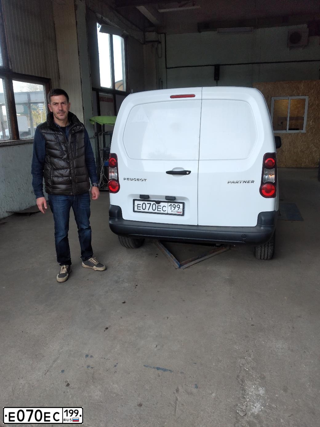 Фото автомобиля VOLVO XC90, 2007 — госномер Е045СА177. Цвет: ЧЕРНЫЙ