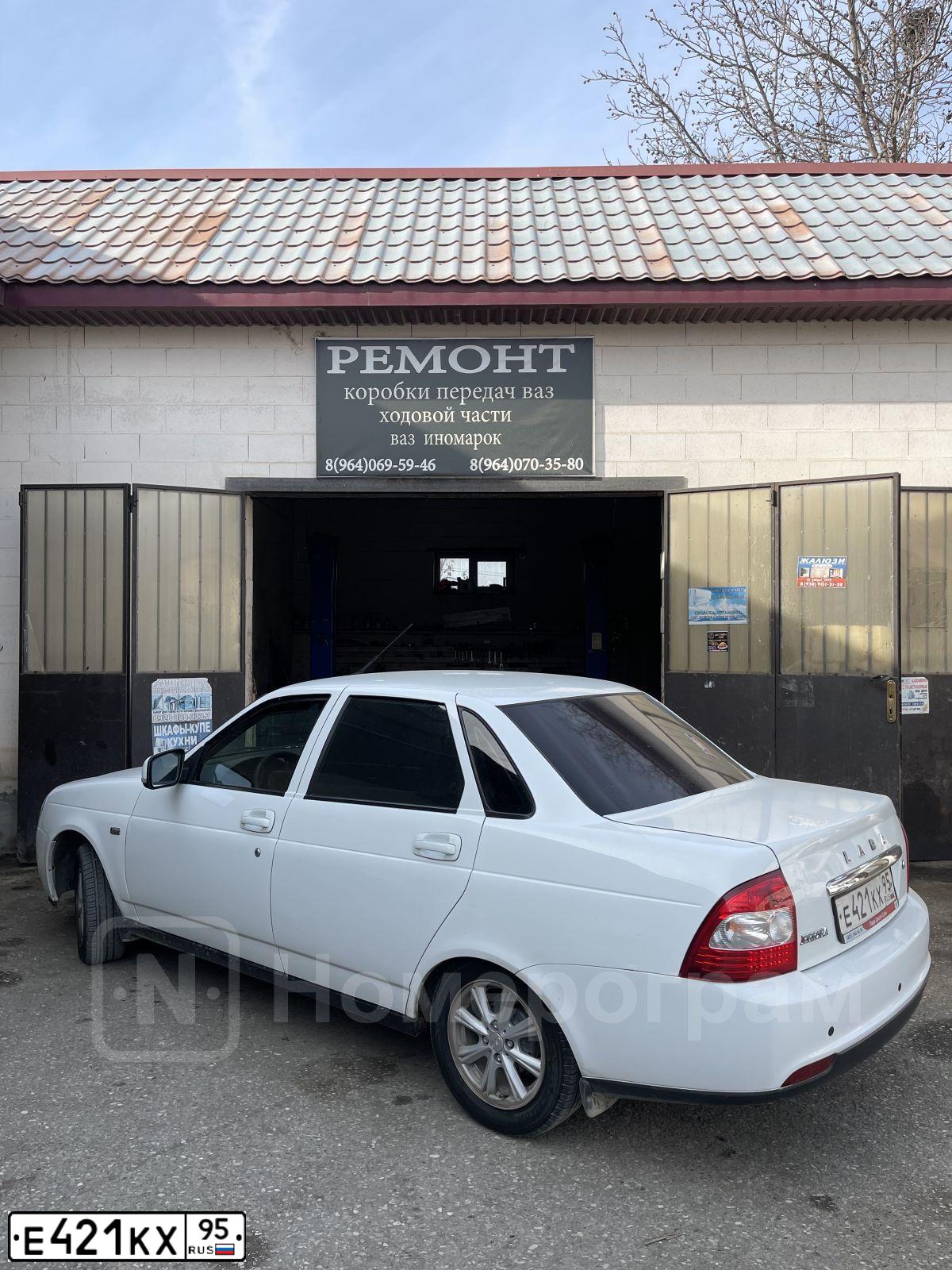 Фото автомобиля HYUNDAI SOLARIS, 2012 — госномер Е421КХ95. Цвет: Белый