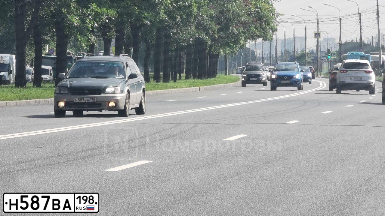 Фото автомобиля SUBARU OUTBACK, 1999 — госномер Н587ВА198. Цвет: ЗЕЛЕНЫЙ