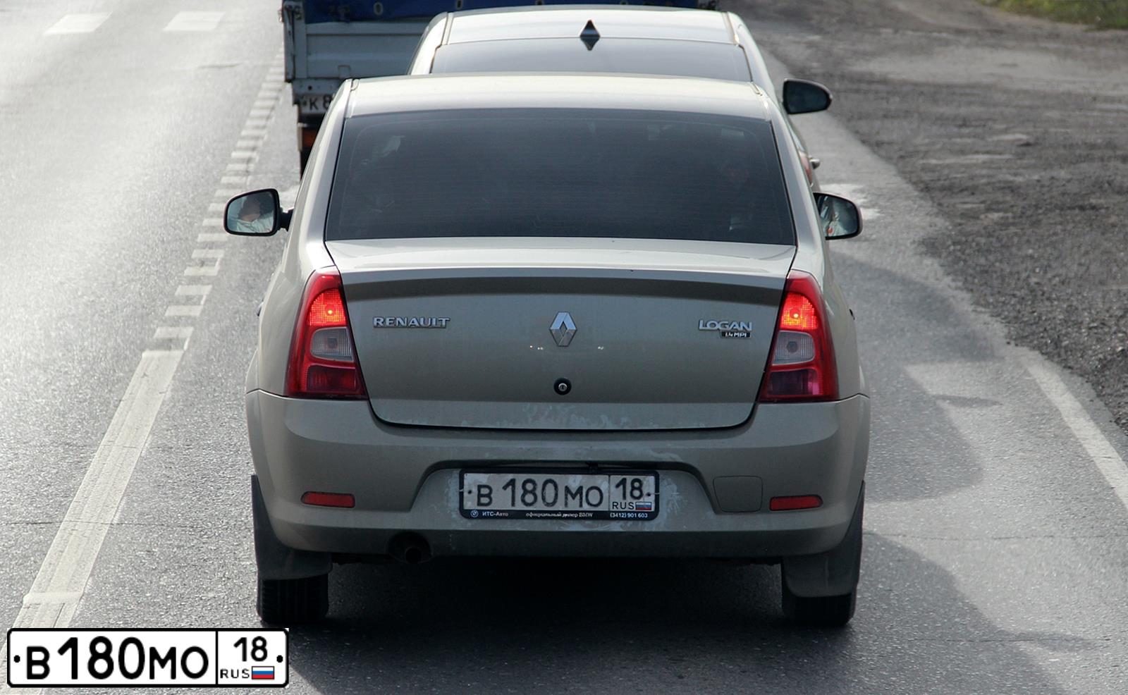 Фото автомобиля RENAULT T LOGAN, 2012 — госномер В180МО18. Цвет: БЕЖЕВЫЙ