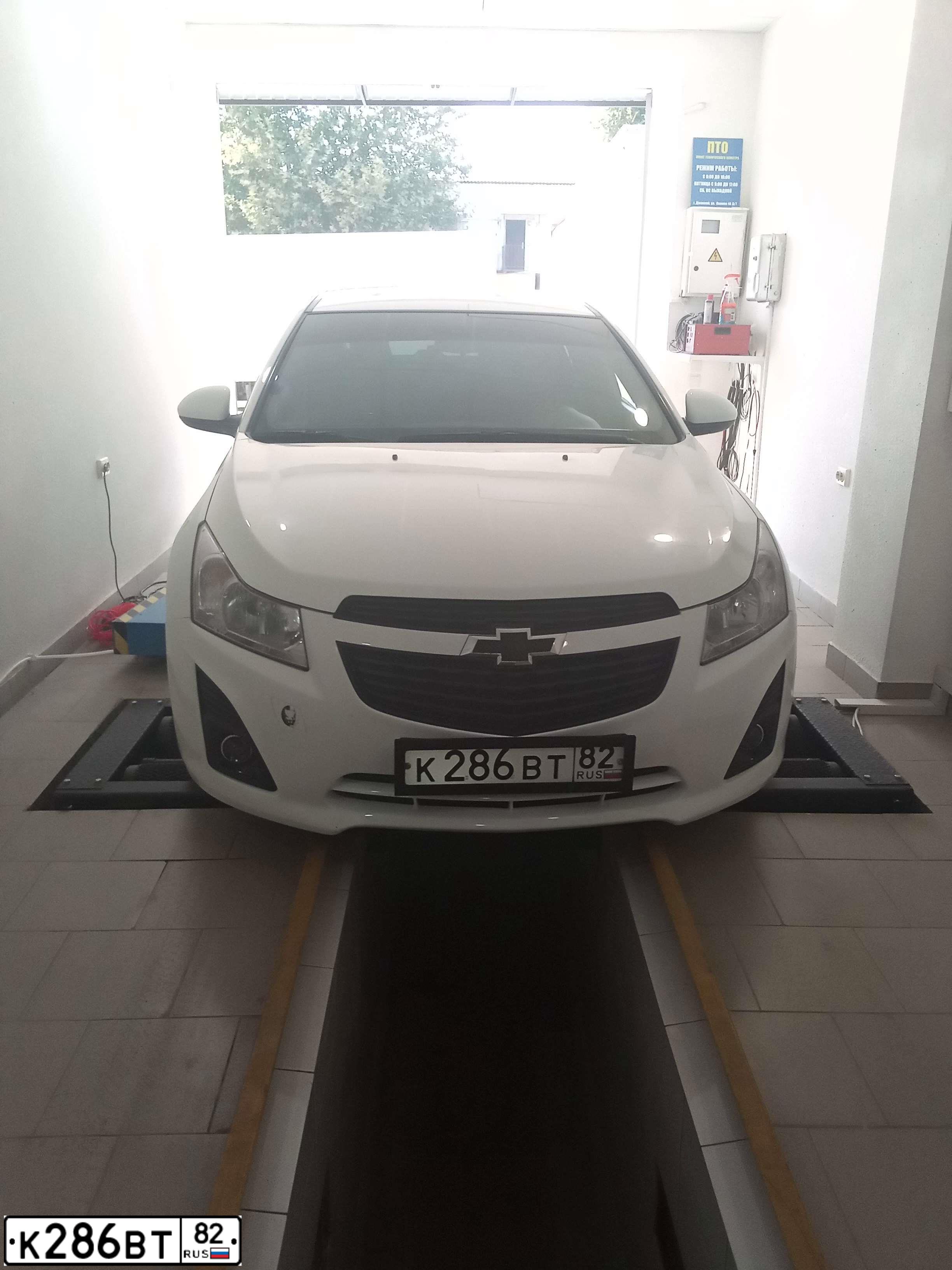 Фото автомобиля CHEVROLET CRUZE, 2012 — госномер К286ВТ82. Цвет: Белый