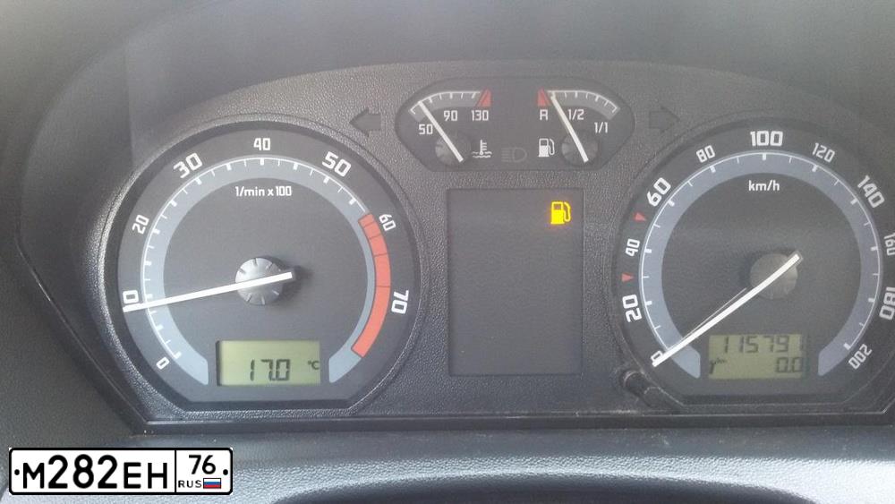 Фото автомобиля MAZ 5516 /6X4/, 2006 — госномер К415ЕВ53. Цвет: Белый