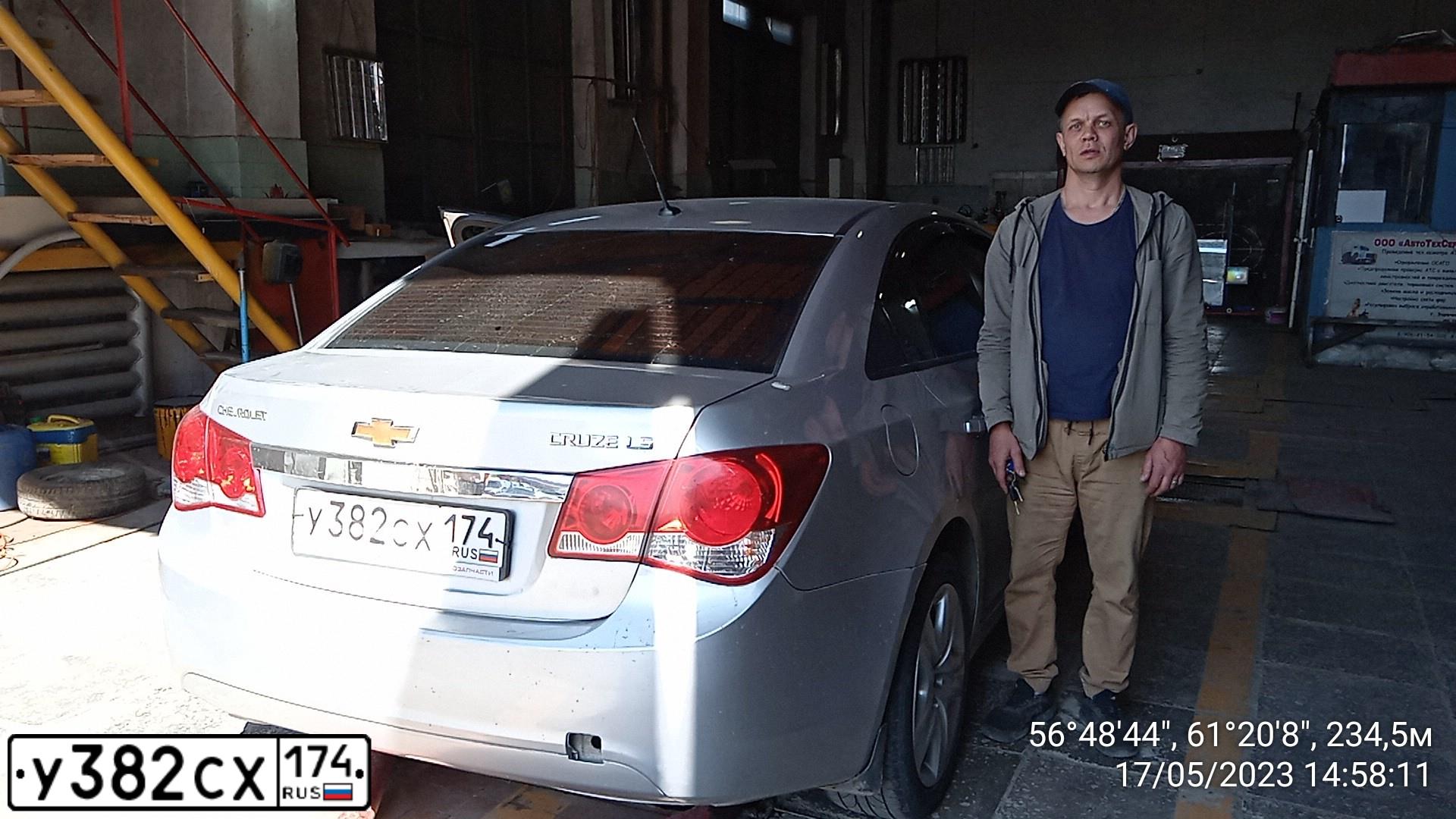 Фото автомобиля CHEVROLET CRUZE, 2011 — госномер С139ОТ196. Цвет: СЕРЫЙ