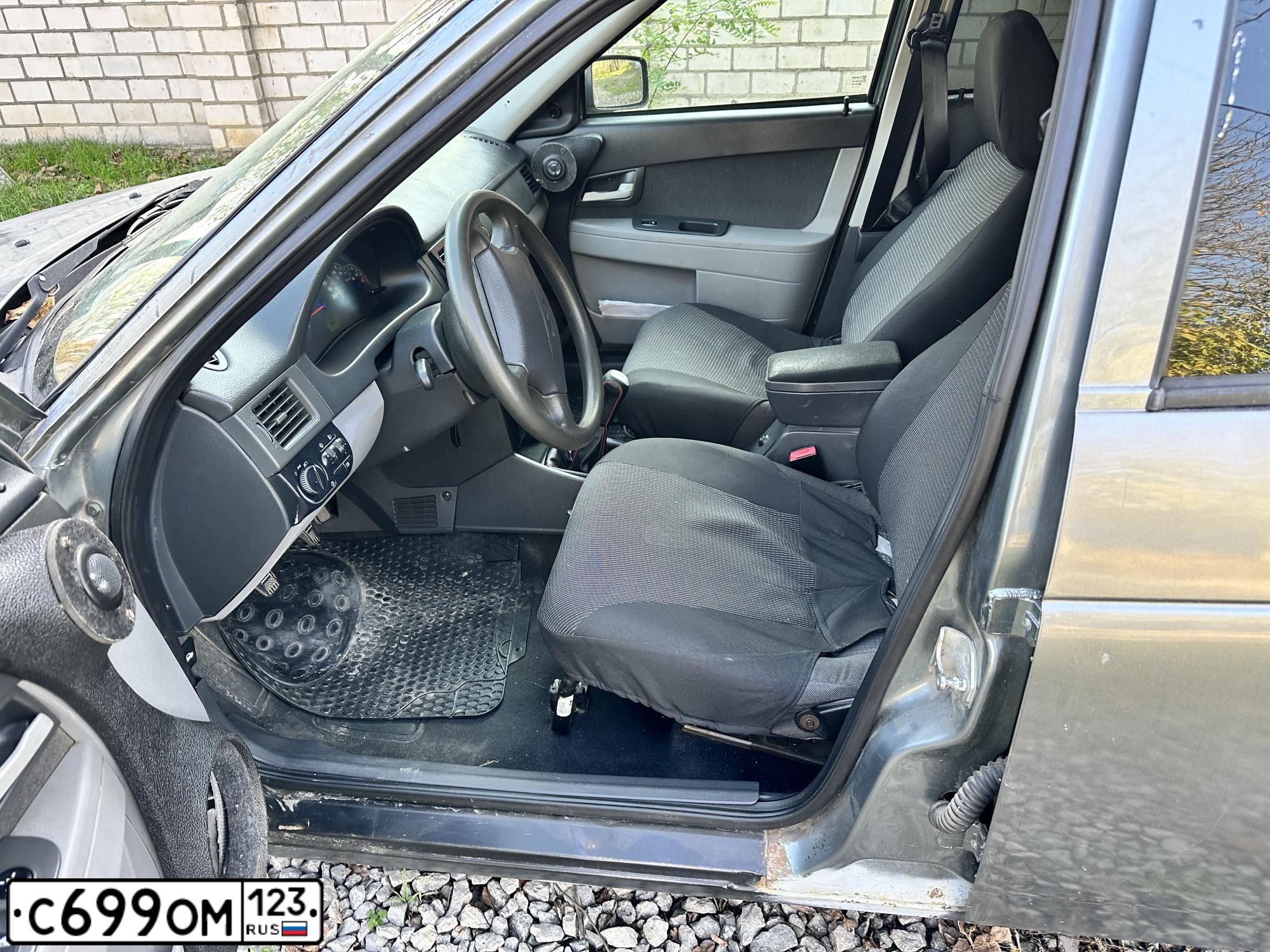 Фото автомобиля LADA 2172 PRIORA, 2009 — госномер С699ОМ123. Цвет: СРЕДНИЙ СЕРО-ЗЕЛЕНЫЙ МЕТ.