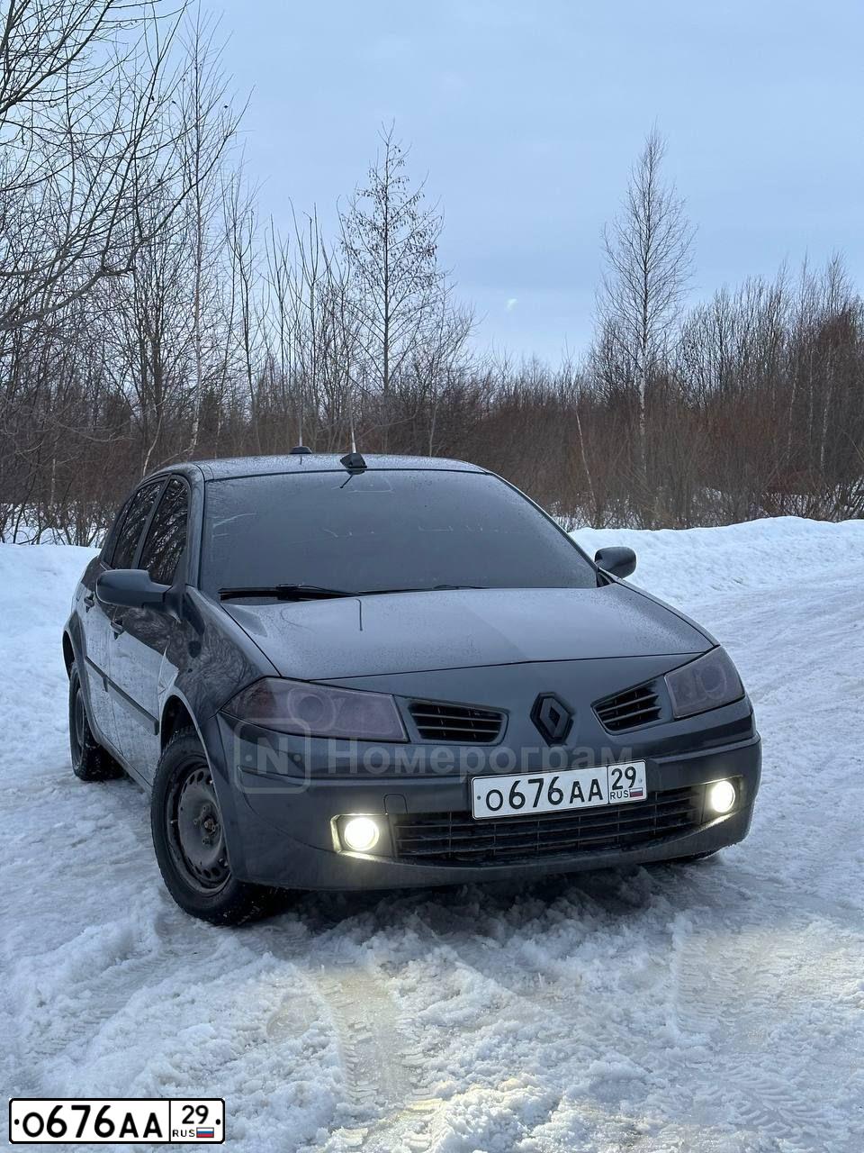 Фото автомобиля RENAULT MEGANE, 2007 — госномер О676АА29. Цвет: ТЕМНО-СЕРЫЙ