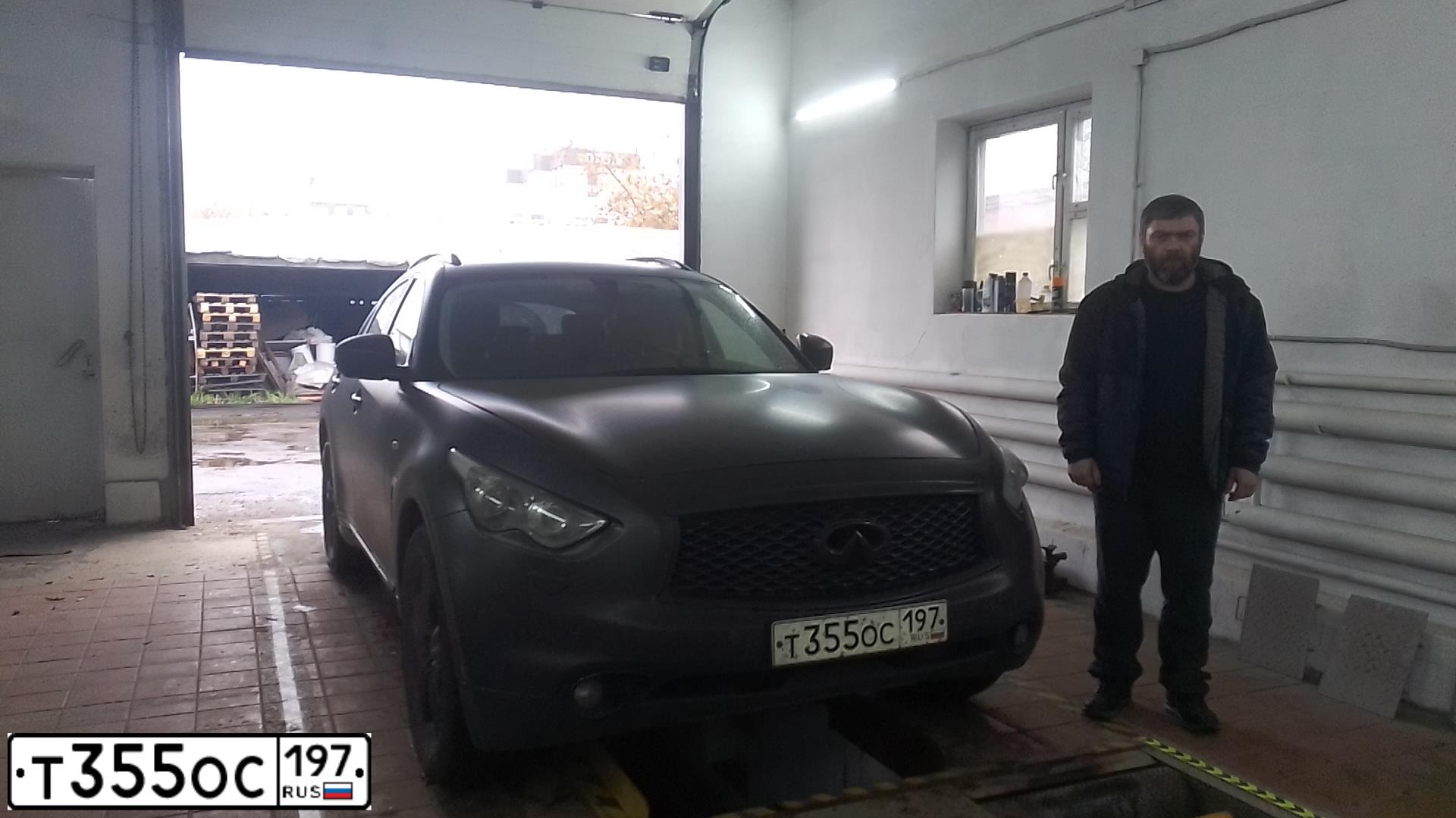 Фото автомобиля INFINITI QX70 /FX/, 2011 — госномер С148СТ790. Цвет: ЧЕРНЫЙ