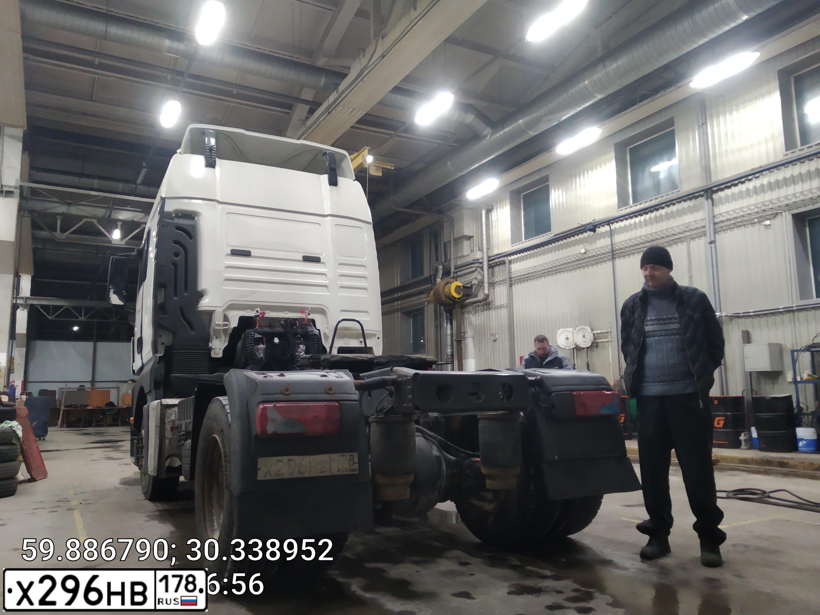 Фото автомобиля MAN TGX 18.XXX /4X2/, 2017 — госномер Х296НВ178. Цвет: БЕЛЫЙ