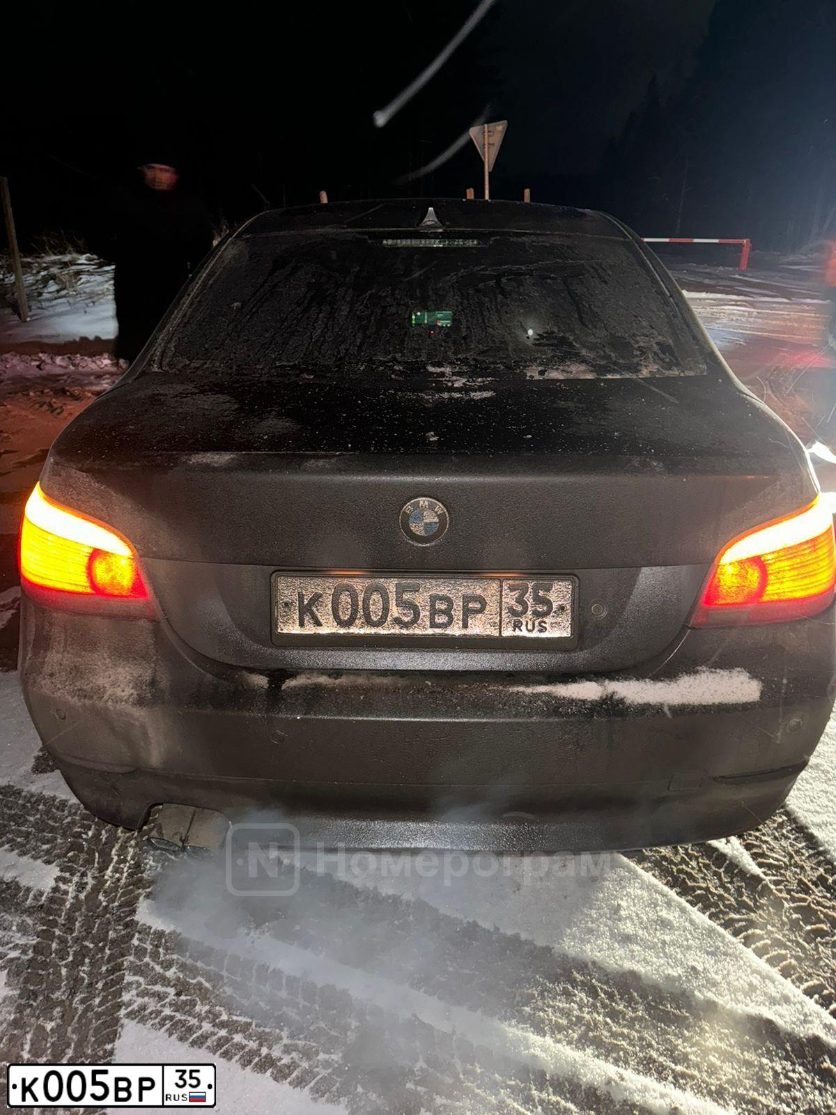 Фото автомобиля TOYOTA YARIS, 2006 — госномер К005ВР35. Цвет: ЧЕРНЫЙ