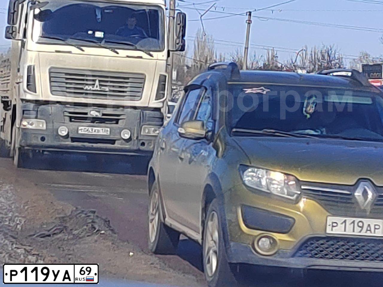 Фото автомобиля LADA 2172 PRIORA, 2011 — госномер Х030СС69. Цвет: СВЕТЛО-СЕРЕБРИСТЫЙ МЕТАЛЛИК
