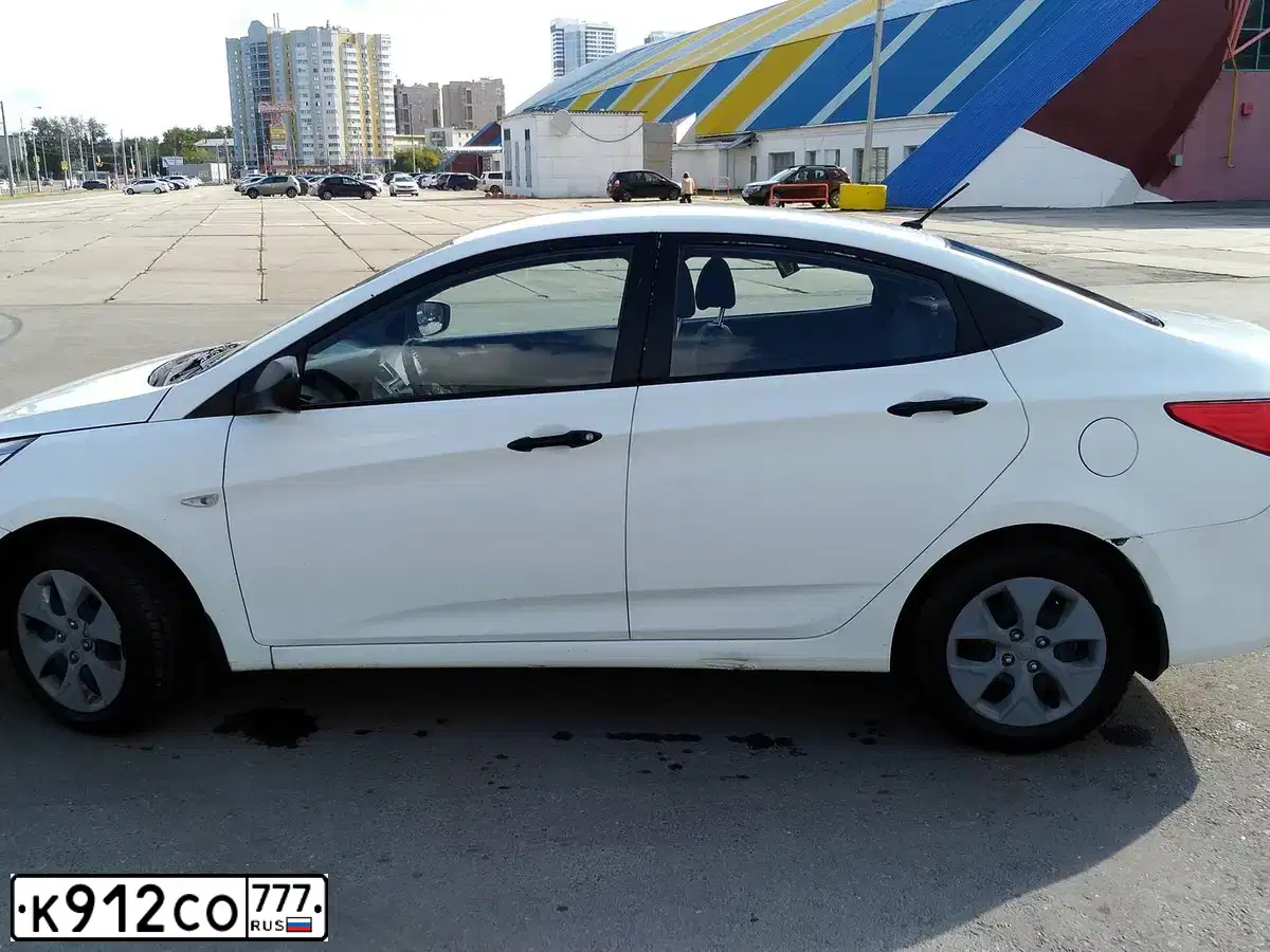 Фото автомобиля HYUNDAI SOLARIS, 2014 — госномер М490МТ164. Цвет: Белый