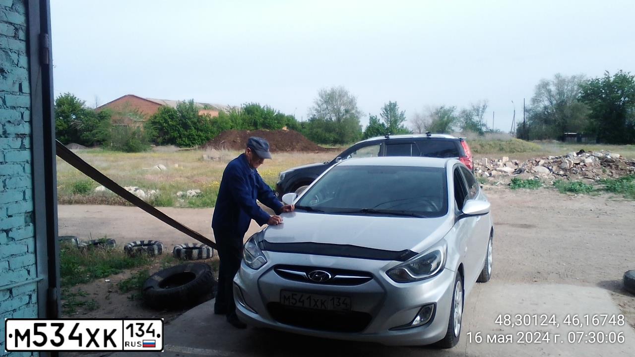 Фото автомобиля HYUNDAI SOLARIS, 2013 — госномер К352АМ134. Цвет: СЕРЕБРИСТЫЙ