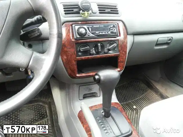 Фото автомобиля MITSUBISHI GALANT, 1999 — госномер У814РВ98. Цвет: Серебристый