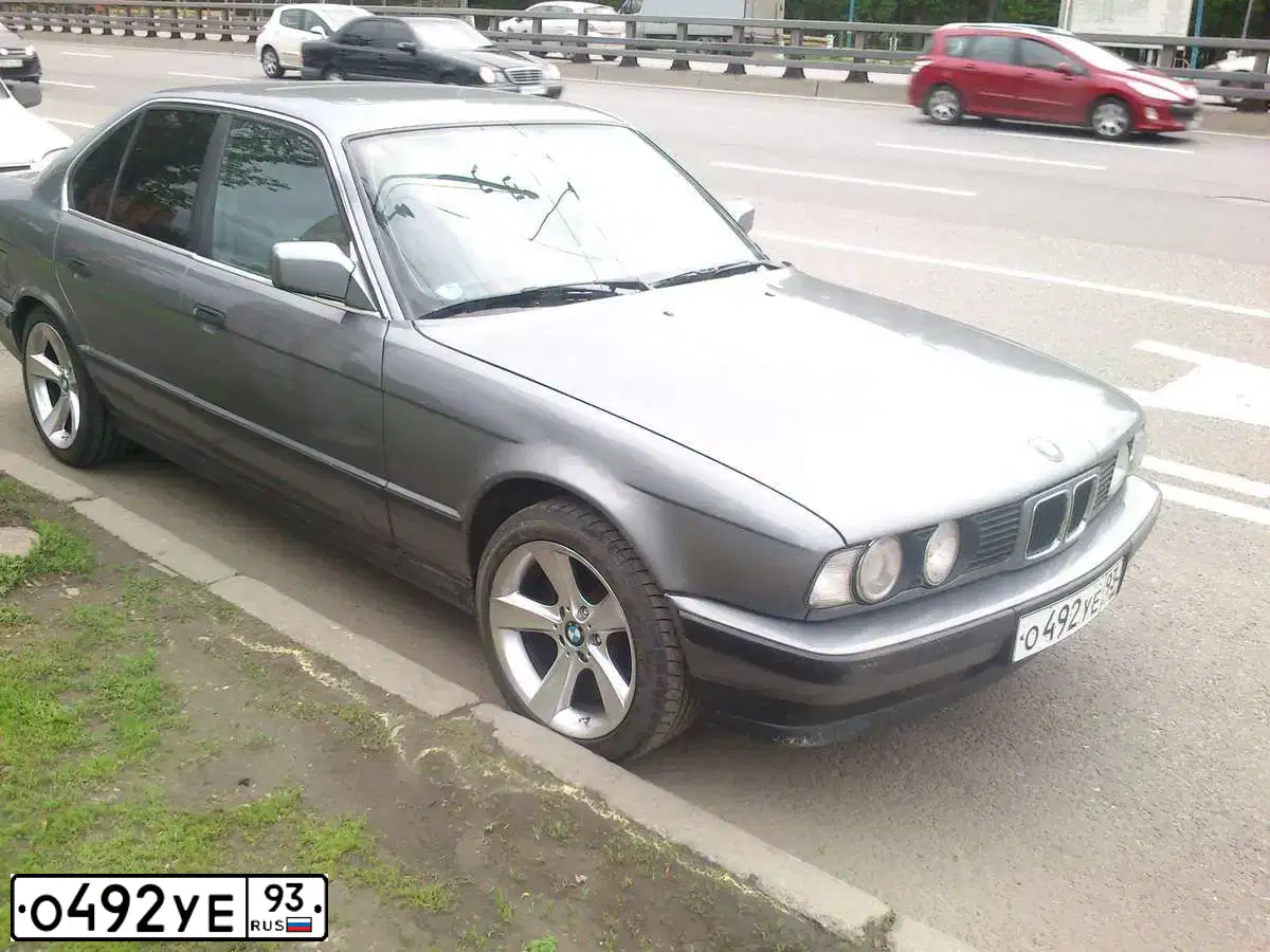 Фото автомобиля BMW SERIE 5, 1991 — госномер Н635МВ123. Цвет: Серый