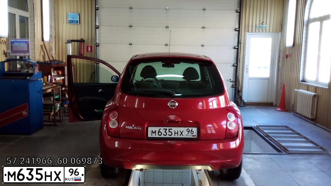 Фото автомобиля NISSAN MICRA, 2005 — госномер М635НХ96. Цвет: КРАСНЫЙ
