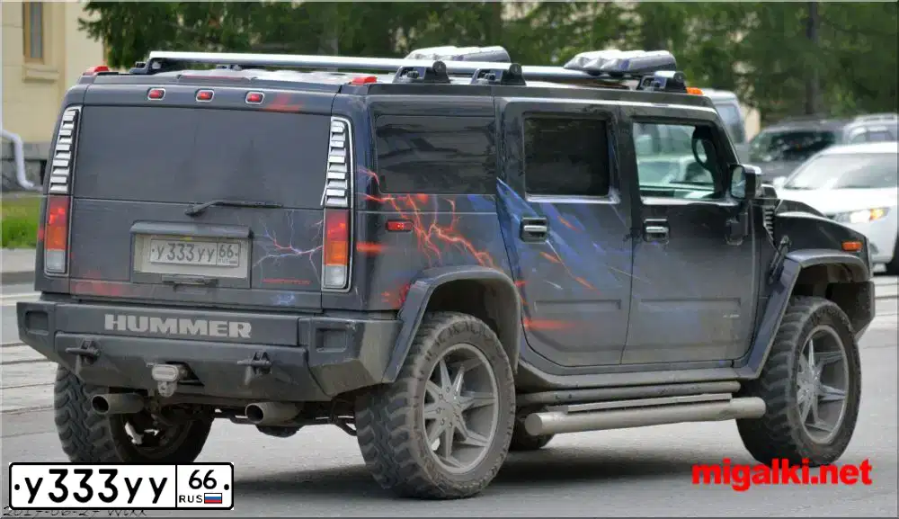Фото автомобиля HUMMER H2, 2002 — госномер У333УУ66. Цвет: ЧЕРНЫЙ