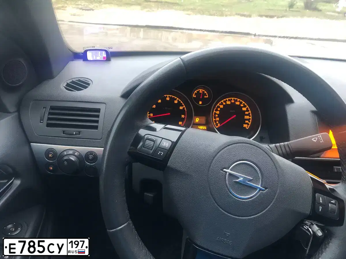 Фото автомобиля OPEL ASTRA, 2010 — госномер Е785СУ197. Цвет: ЧЕРНЫЙ