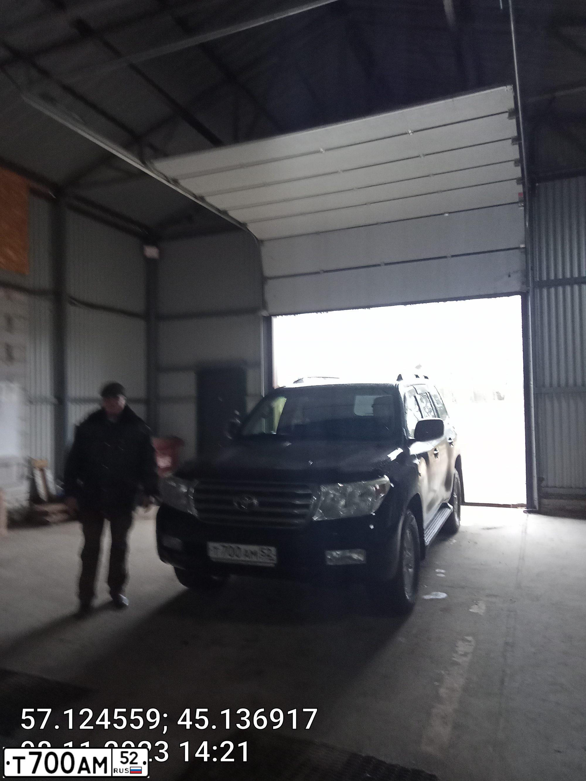 Фото автомобиля TOYOTA ТОУОТАLАNDСRUISЕR, 2009 — госномер Т700АМ52. Цвет: ЧЕРНЫЙ