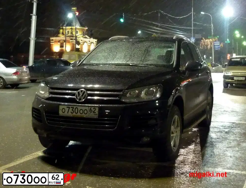 Фото автомобиля VOLKSWAGEN TOUAREG, 2011 — госномер О730ОО62. Цвет: ЧЕРНЫЙ