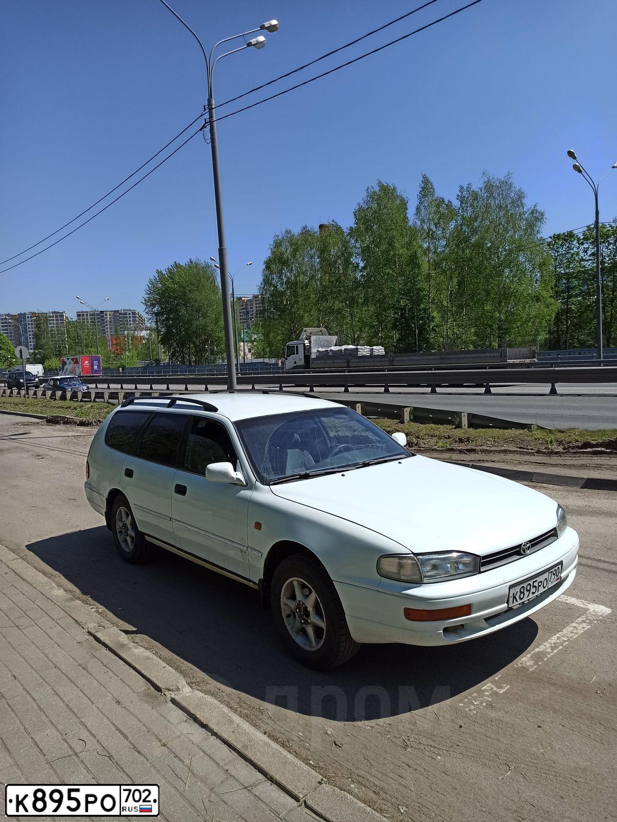 Фото автомобиля VOLKSWAGEN GOLF, 2010 — госномер К895РО702. Цвет: Красный