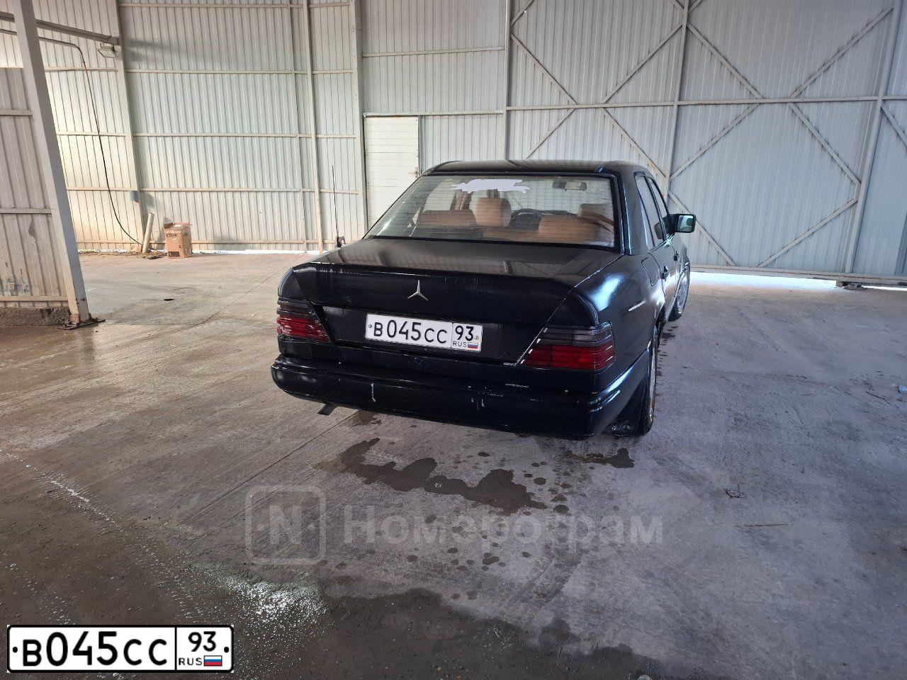 Фото автомобиля MERCEDES E-KLASSE, 1985 — госномер В045СС93. Цвет: ЧЕРНЫЙ