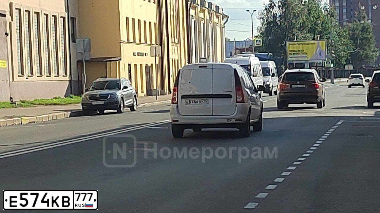 Фото автомобиля TOYOTA CAMRY, 2014 — госномер Е574КВ777. Цвет: ЧЕРНЫЙ