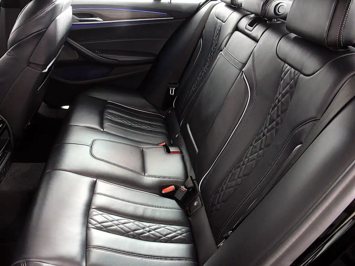 Фото автомобиля BMW SERIE 5, 2018 — госномер К495РХ790. Цвет: ЧЕРНЫЙ