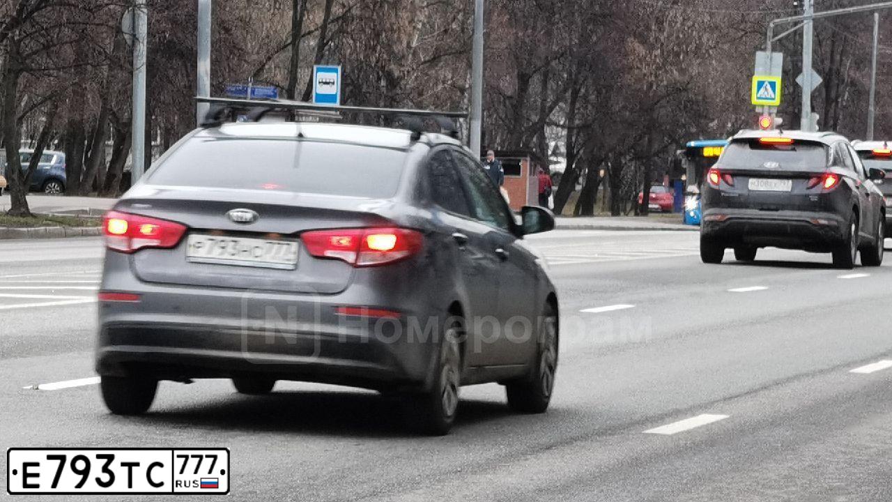 Фото автомобиля KIA RIO, 2016 — госномер Т339НМ196. Цвет: БЕЛЫЙ ЖЕЛТЫЙ СЕРЫЙ
