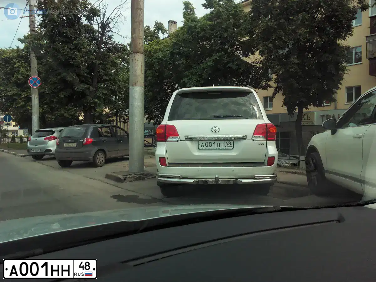 Фото автомобиля TOYOTA LANDCRUISER 200, 2014 — госномер А001НН48