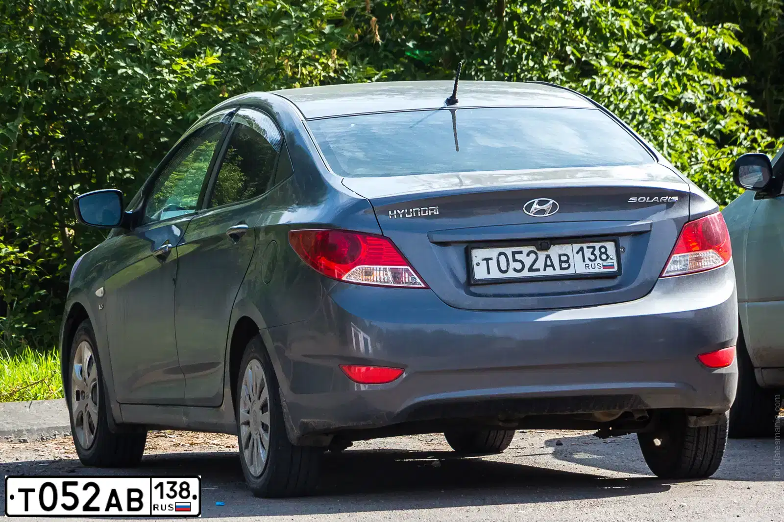 Фото автомобиля HYUNDAI SOLARIS, 2012 — госномер Т052АВ138. Цвет: ЧЕРНО-СЕРЫЙ