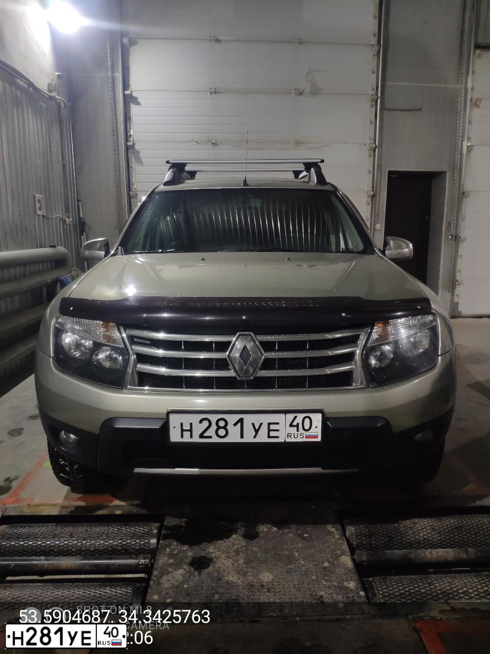 Фото автомобиля RENAULT DUSTER, 2014 — госномер Н281УЕ40. Цвет: БЕЖЕВЫЙ