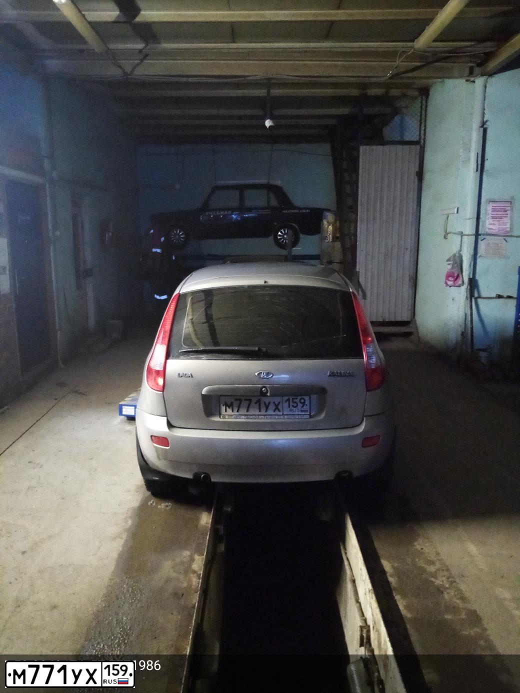 Фото автомобиля HYUNDAI ELANTRA, 2005 — госномер Е935КС797. Цвет: ЧЕРНЫЙ