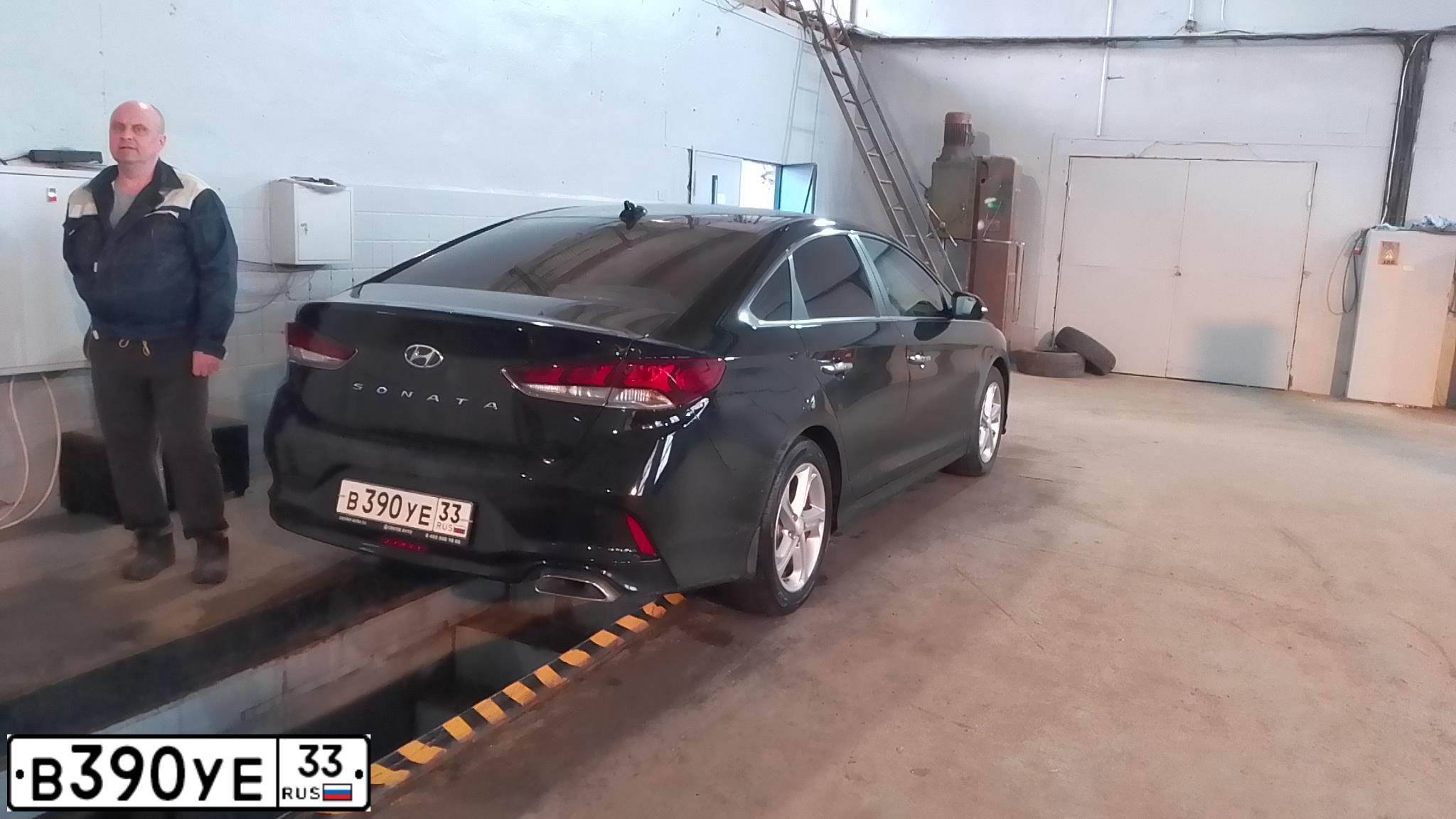 Фото автомобиля HYUNDAI SONATA, 2018 — госномер А371МХ136. Цвет: ЧЕРНЫЙ