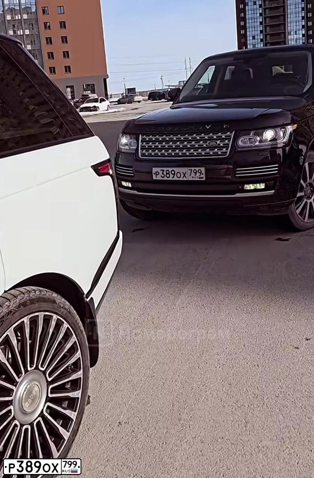 Фото автомобиля LANDROVER RANGE ROVER, 2015 — госномер Р389ОХ799. Цвет: ЧЕРНЫЙ
