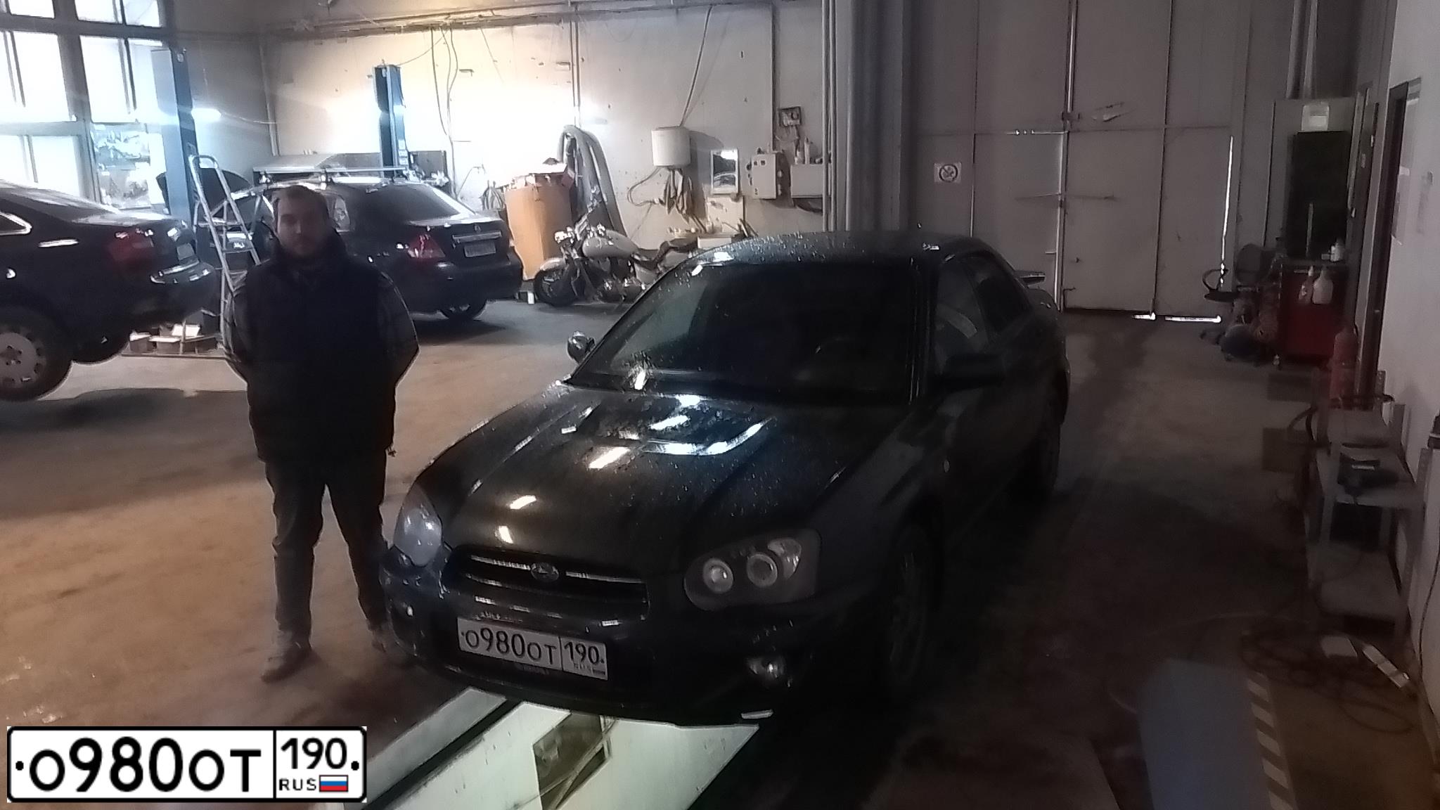 Фото автомобиля SUBARU IMPREZA, 2002 — госномер О980ОТ190. Цвет: ТЕМНО-ЗЕЛЕНЫЙ