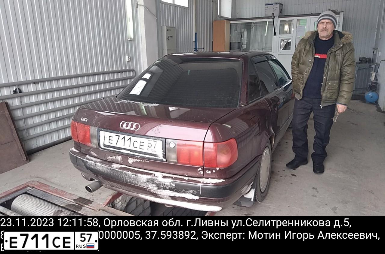 Фото автомобиля AUDI 80, 1993 — госномер Е711СЕ57. Цвет: КРАСНЫЙ