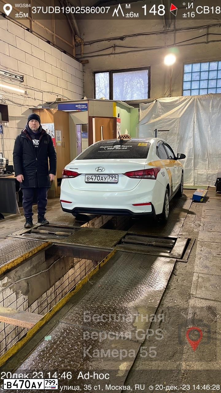 Фото автомобиля HYUNDAI SOLARIS, 2017 — госномер В470АУ799. Цвет: БЕЛЫЙ-ЖЕЛТЫЙ-СЕРЫЙ