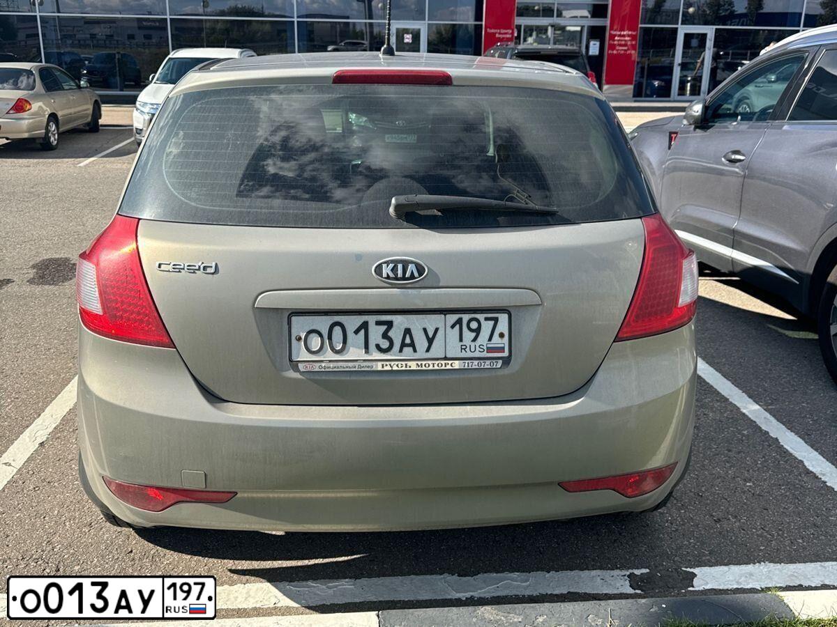 Фото автомобиля KIA CEE'D, 2010 — госномер О013АУ197. Цвет: Серебристый