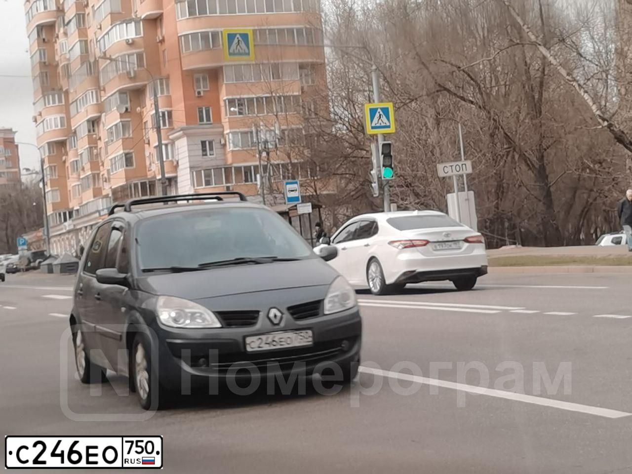 Фото автомобиля RENAULT MEGANE /GRAND/ SCENIC, 2007 — госномер Р817УУ60. Цвет: Серый