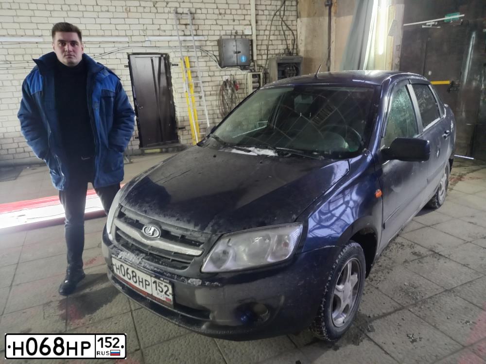 Фото автомобиля LADA 2190 GRANTA, 2014 — госномер Н068НР152. Цвет: синий