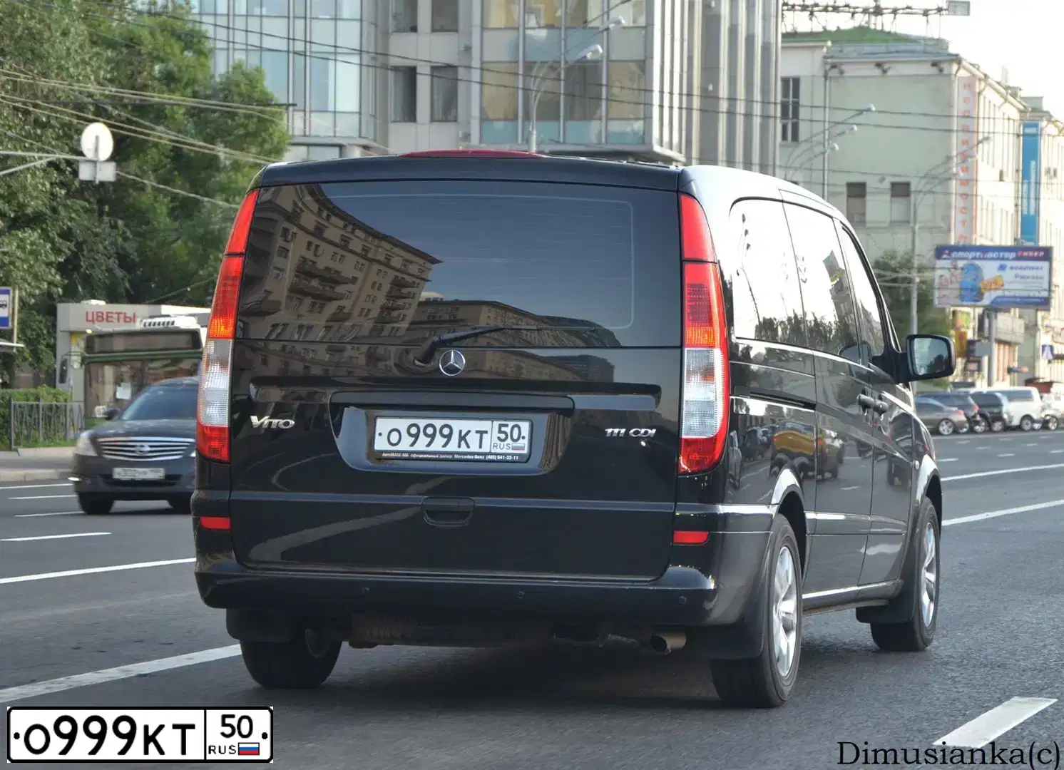 Фото автомобиля MERCEDES VITO, 2012 — госномер О999КТ50. Цвет: ЧЕРНЫЙ