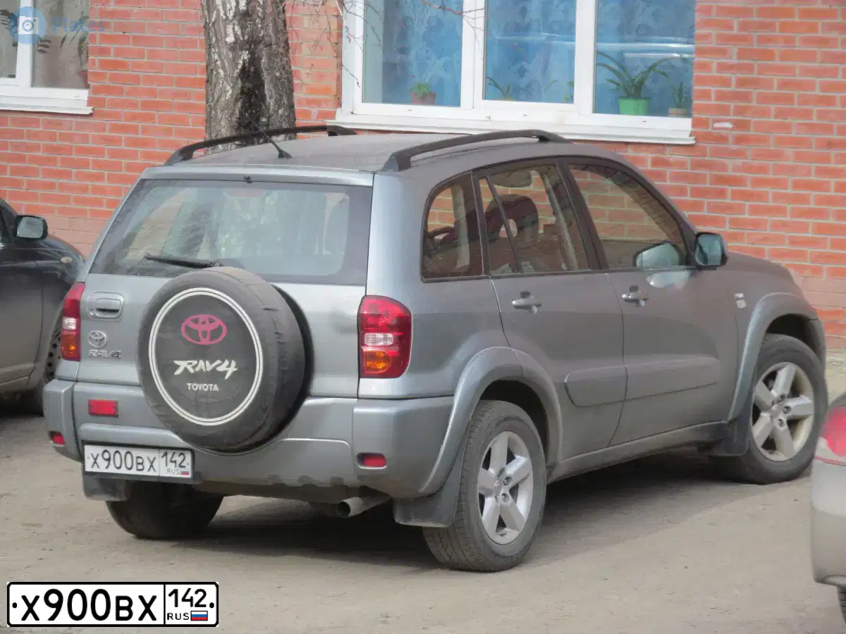 Фото автомобиля TOYOTA RAV4, 2003 — госномер Х900ВХ142. Цвет: СЕРЫЙ