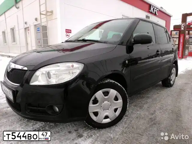 Фото автомобиля SKODA FABIA, 2010 — госномер О752ТВ198. Цвет: ЧЕРНЫЙ