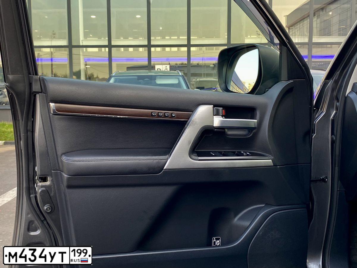Фото автомобиля TOYOTA LANDCRUISER 200, 2008 — госномер М434УТ199. Цвет: СЕРЫЙ