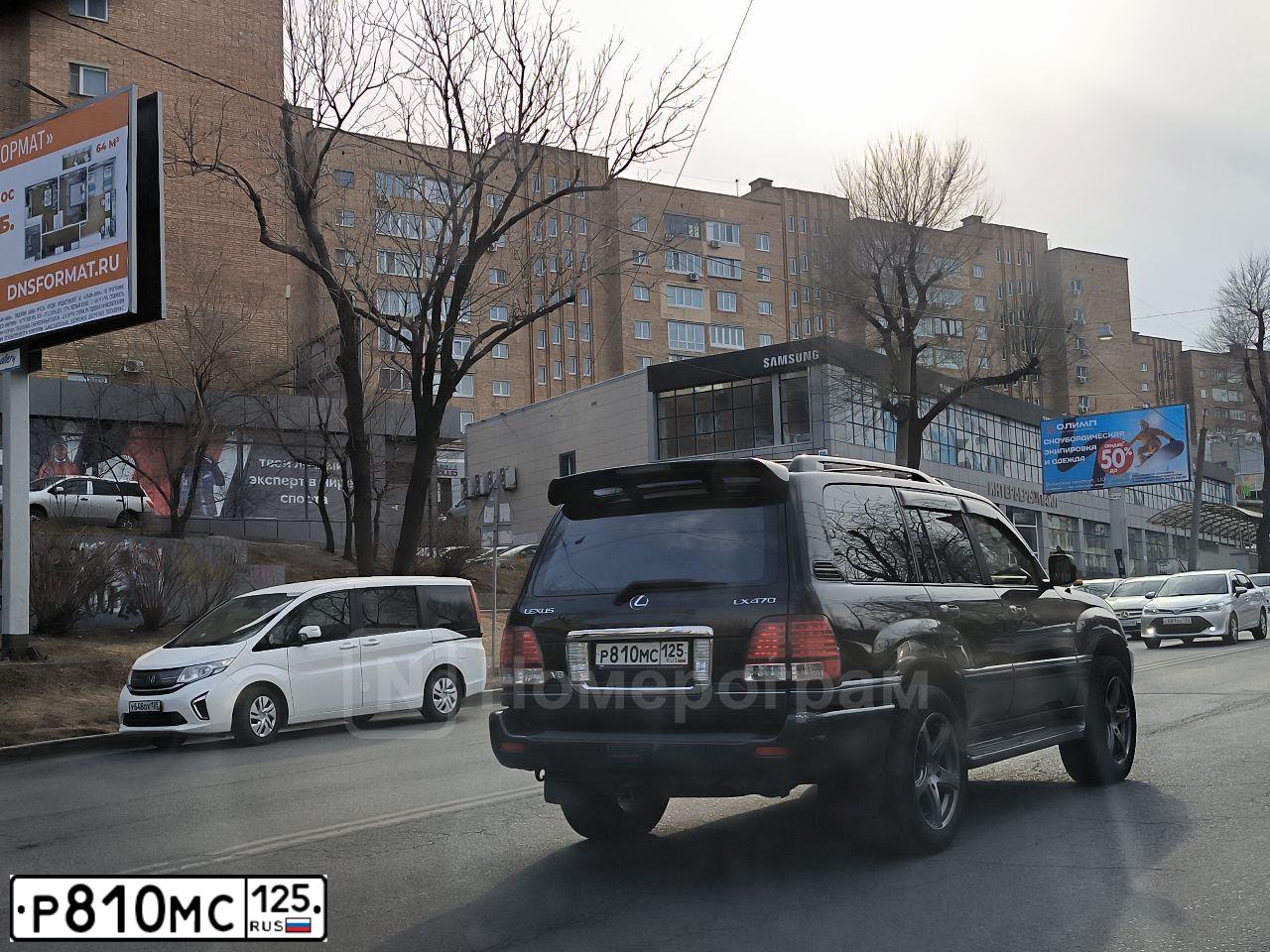 Фото автомобиля LEXUS LX, 2003 — госномер Р810МС125. Цвет: ЧЕРНЫЙ