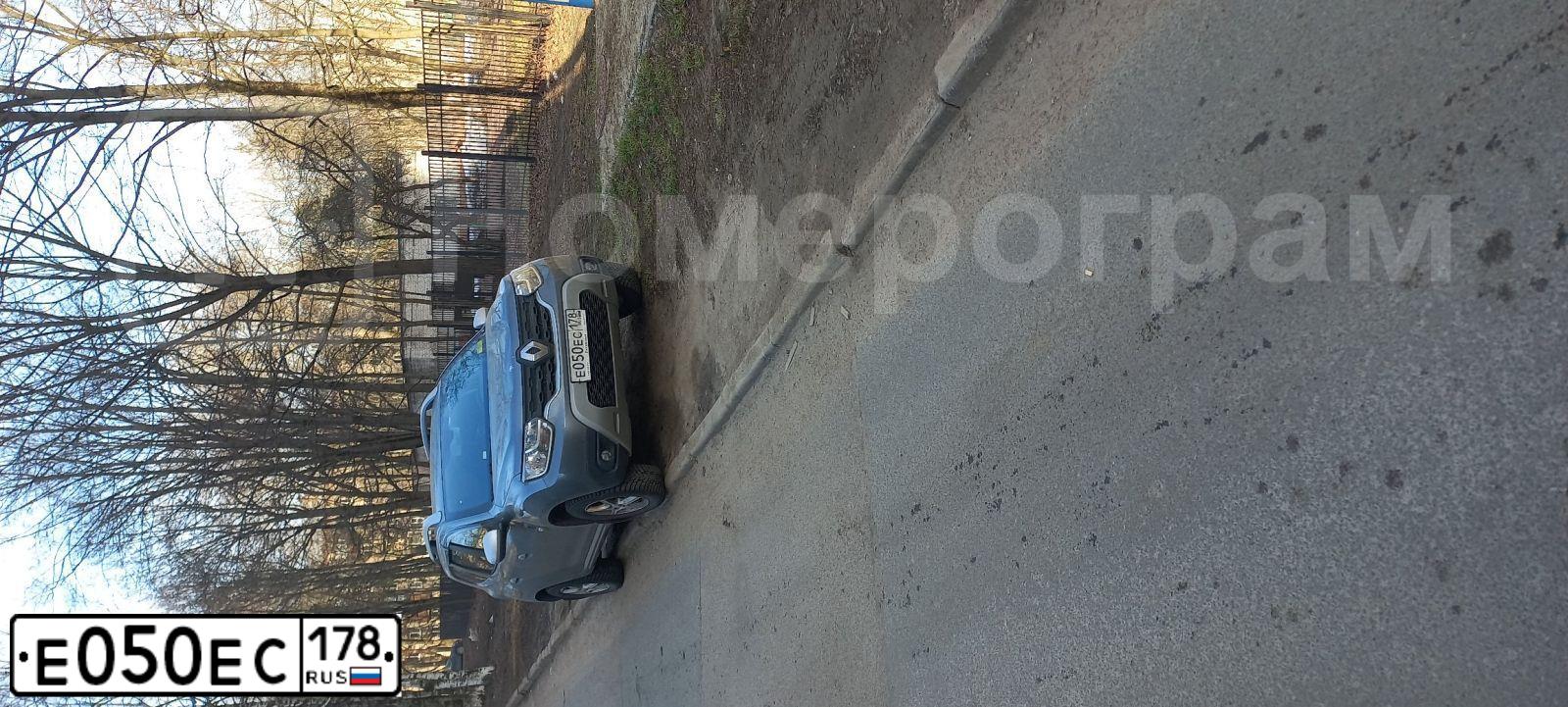 Фото автомобиля RENAULT KANGOO, 2000 — госномер К138СУ60. Цвет: СЕРЫЙ