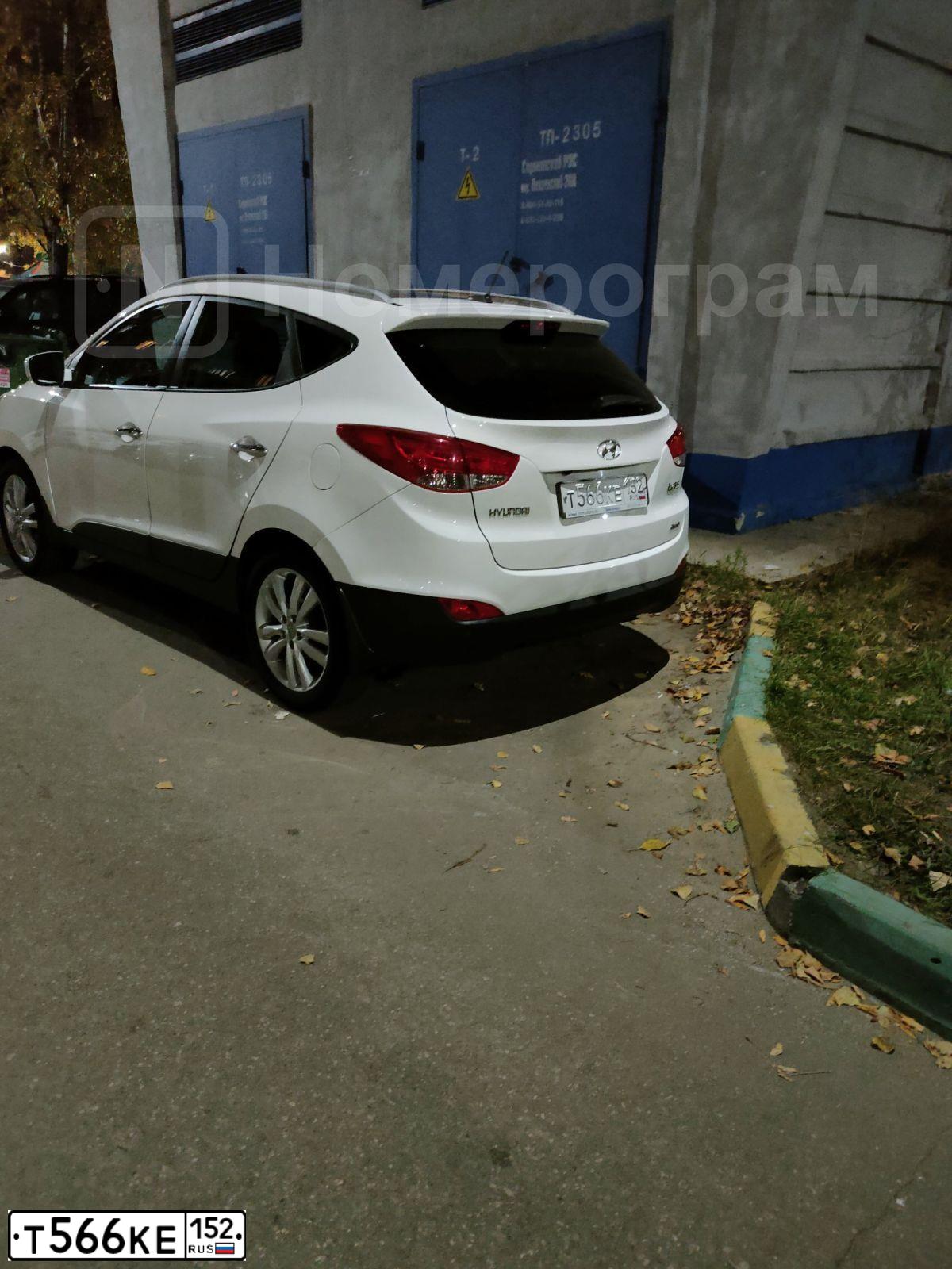 Фото автомобиля HYUNDAI IX35, 2011 — госномер Е600УХ152. Цвет: Белый