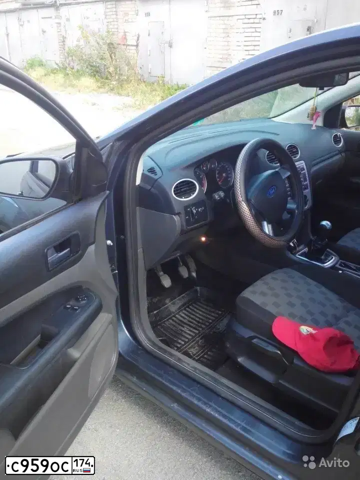 Фото автомобиля FORD FOCUS, 2006 — госномер С959ОС174. Цвет: ТЕМНО-СЕРЫЙ