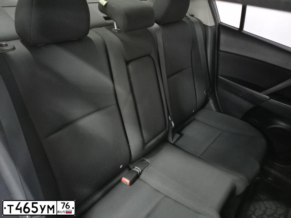 Фото автомобиля MAZDA 3, 2011 — госномер О147ТР76. Цвет: СЕРЫЙ