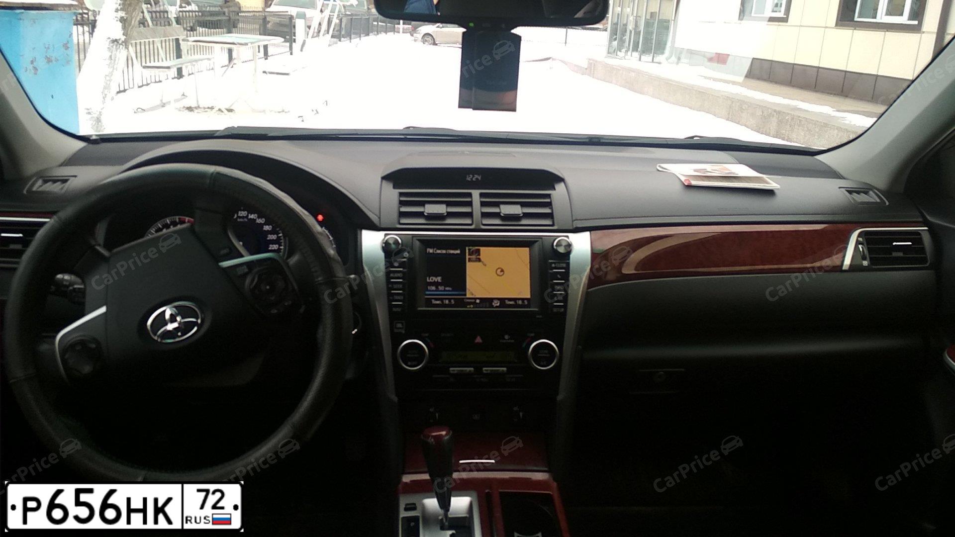 Фото автомобиля TOYOTA CAMRY, 2013 — госномер Р656НК72. Цвет: Белый