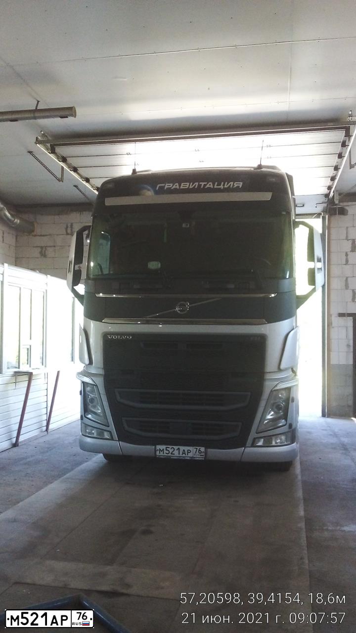 Фото автомобиля VOLVO SERIE FH /4X2/, 2019 — госномер М521АР76. Цвет: Серый